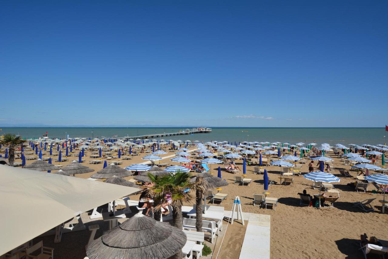 Lignano Pineta With Sea View Apartamento Lignano Sabbiadoro Exterior foto
